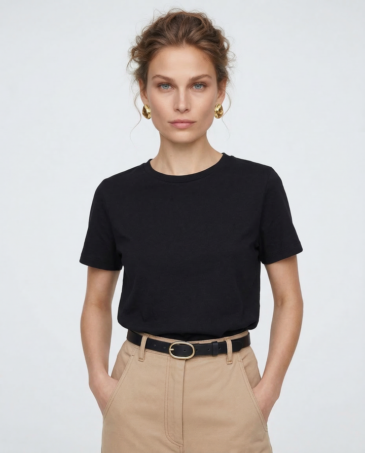 T-shirt donna in cotone 100% essenziale e versatile