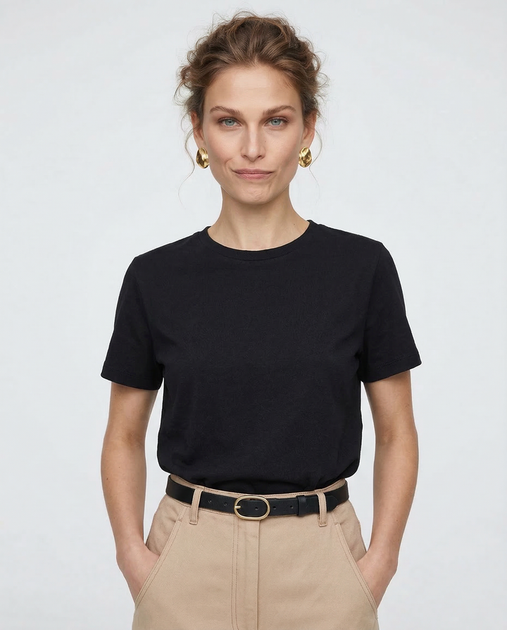 T-shirt donna in cotone 100% essenziale e versatile