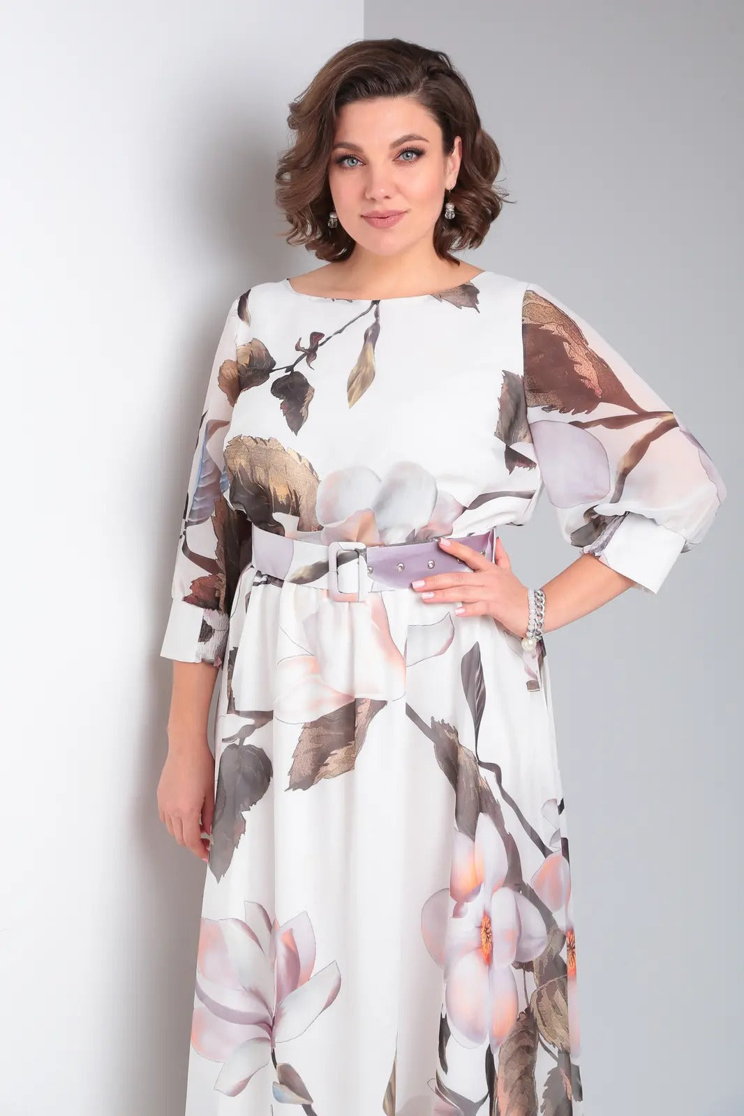 Abito elegante floreale lungo e fluido per donna