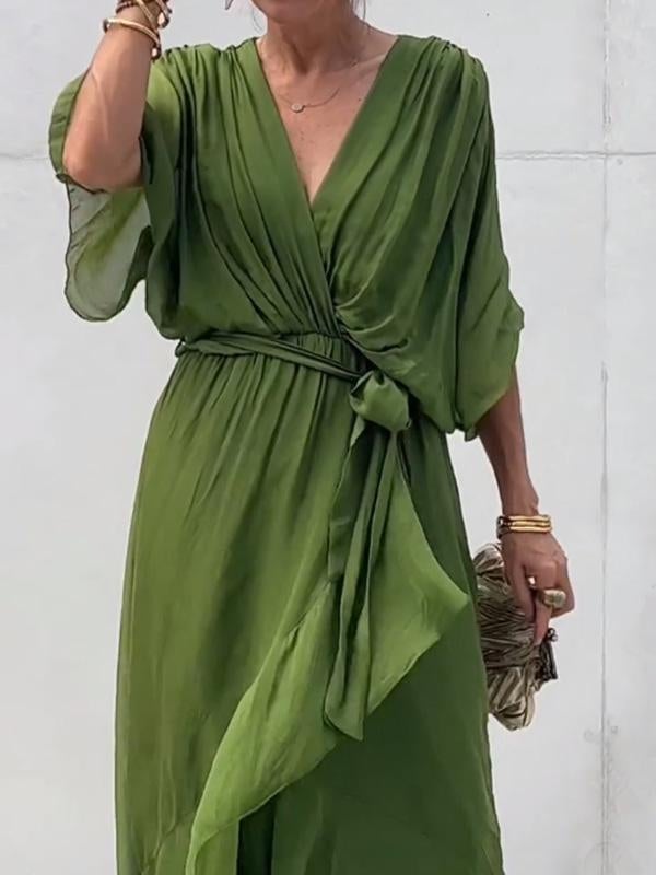 Stylowa i elegancka sukienka maxi w dekolcie