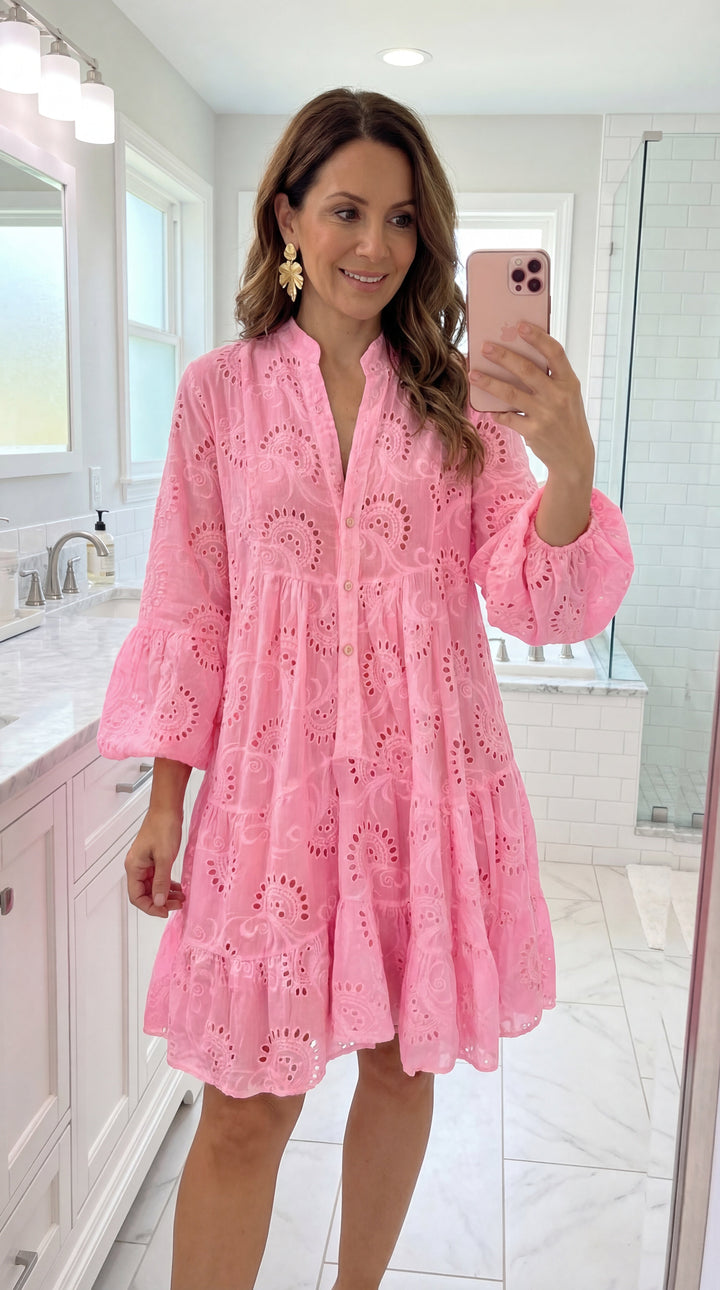 Abito estivo da donna elegante con scollo a V