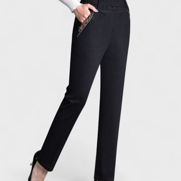 Jeans donna elasticizzati con vita alta e tasche laterali