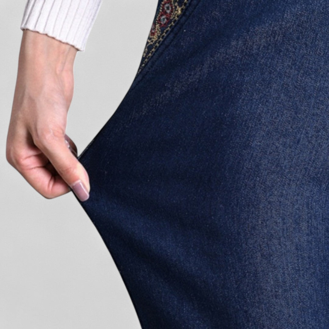 Jeans donna elasticizzati con vita alta e tasche laterali