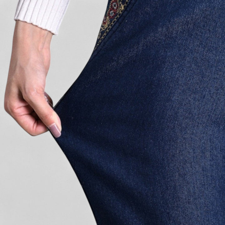 Jeans donna elasticizzati con vita alta e tasche laterali