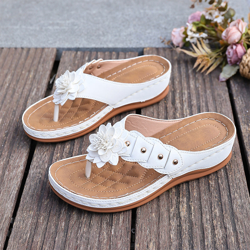 Sandali donna con tacco comodo e decorazione floreale
