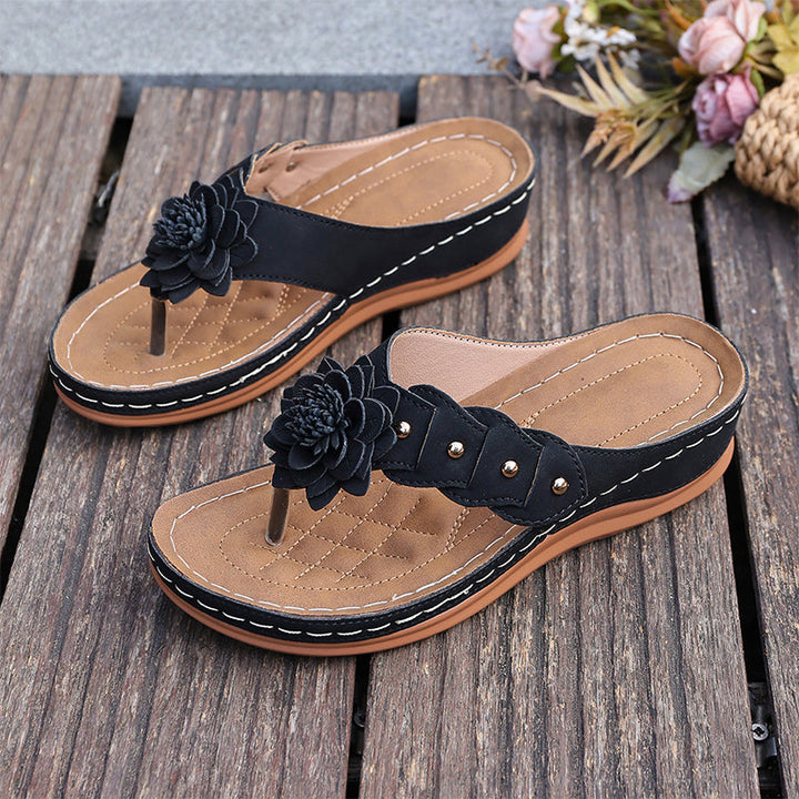 Sandali donna con tacco comodo e decorazione floreale