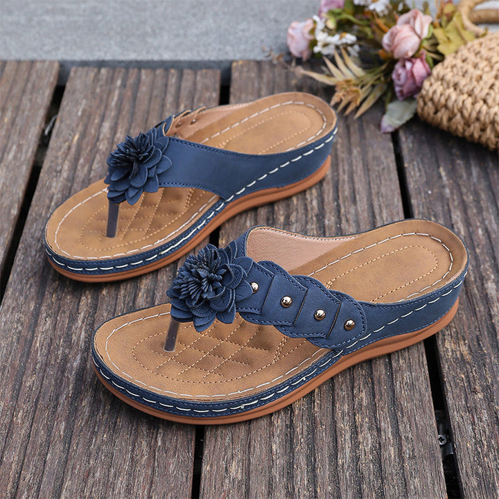 Sandali donna con tacco comodo e decorazione floreale