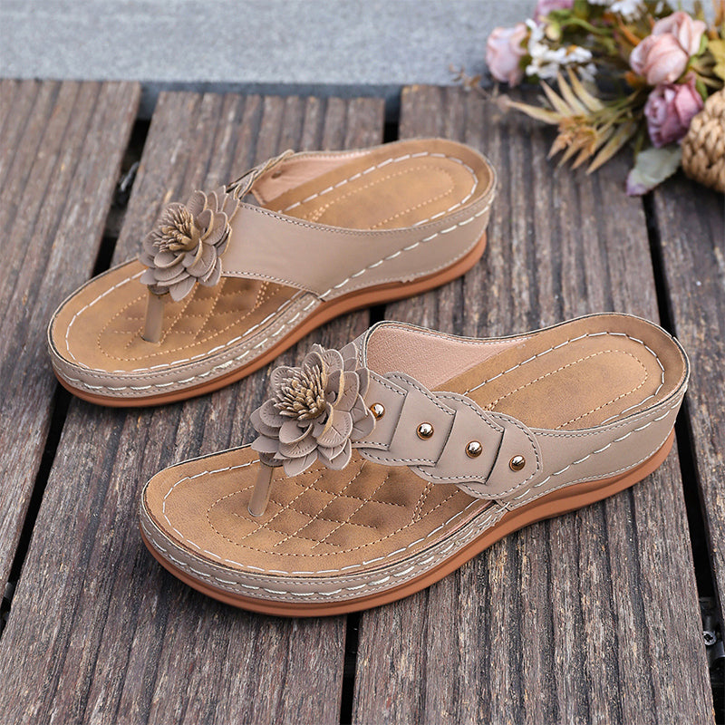 Sandali donna con tacco comodo e decorazione floreale