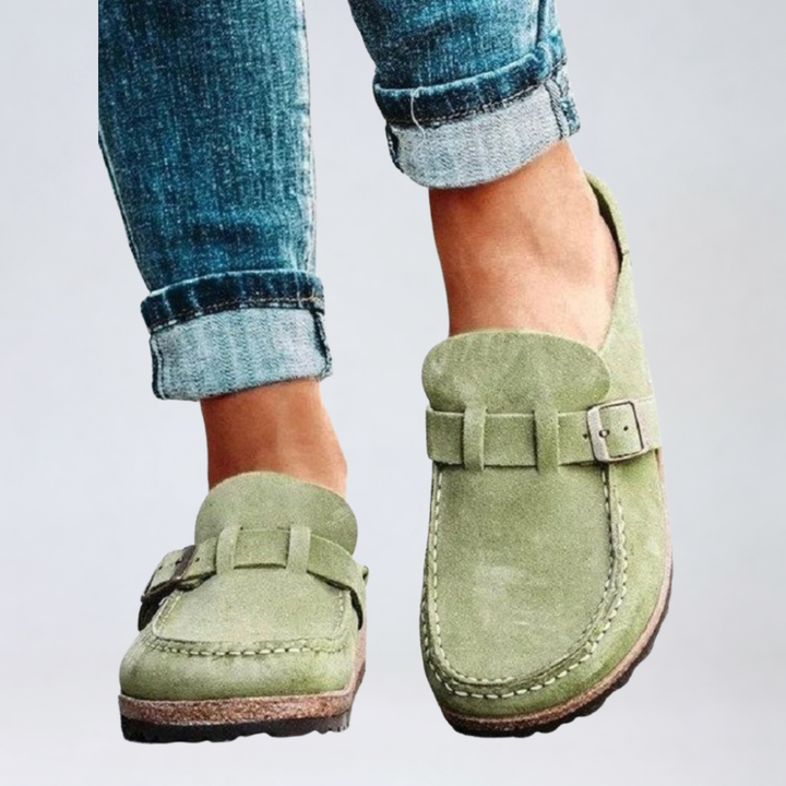 Zoccoli comfort in stile suede con fibbia regolabile per donna